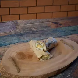 ساندويتش بيض مسلوق صاج